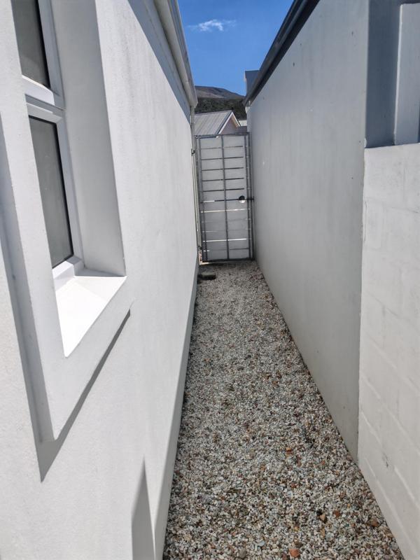 2 Bedroom Property for Sale in Sandbaai Western Cape